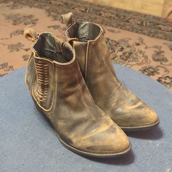 Very Volatile Women's Script Ankle Bootie - Picture 1 of 9